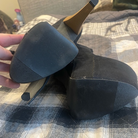 Super high platform zip up booties. Never won outside - Picture 4 of 4